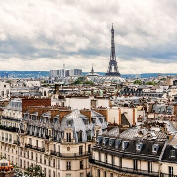 fotomurale parigi vista città beige e grigio di ESTAhome