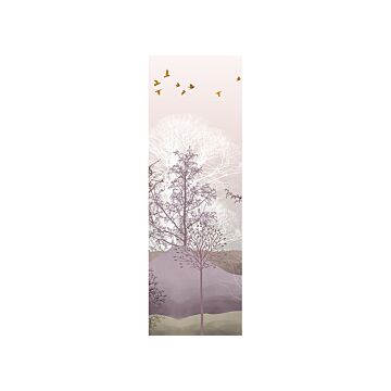 poster paesaggio montano con alberi viola, beige e bianco di Sanders & Sanders
